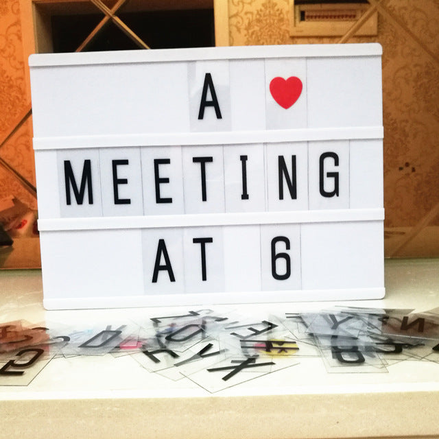 Caja de luz LED con letras intercambiables