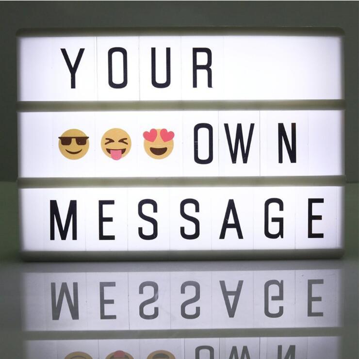 Caja de luz LED con letras intercambiables